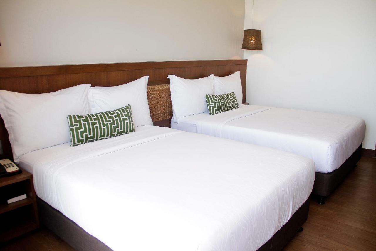 Acea Subic Beach Resort Luaran gambar